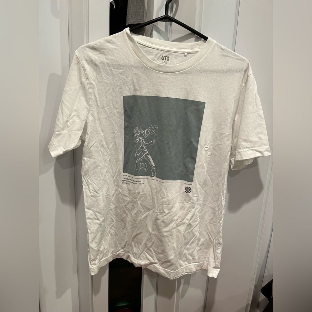 uniqlo limited edition satoru gojo jujutsu kaisen tshirt (will iron if bought)